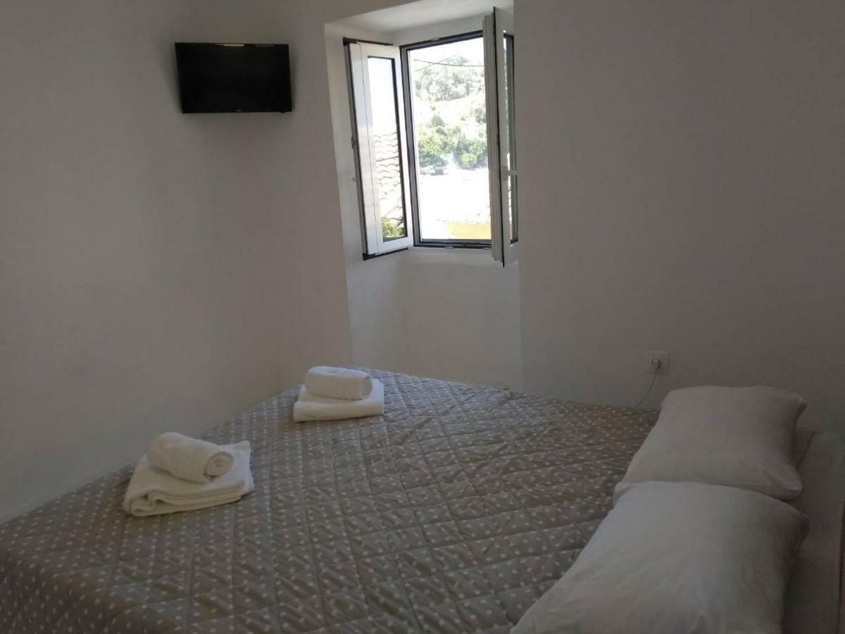 Tolos Budget Rooms Loggos Longós Екстериор снимка